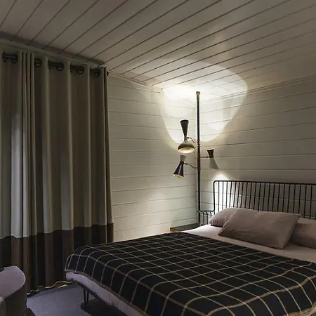 Country Farmhouse *