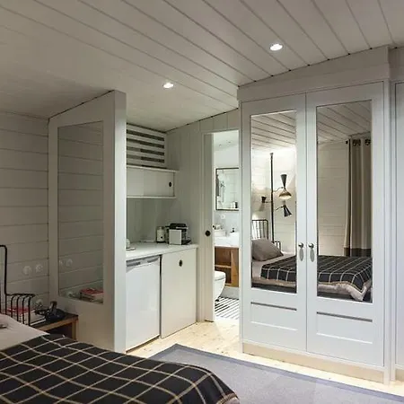 Country Farmhouse *